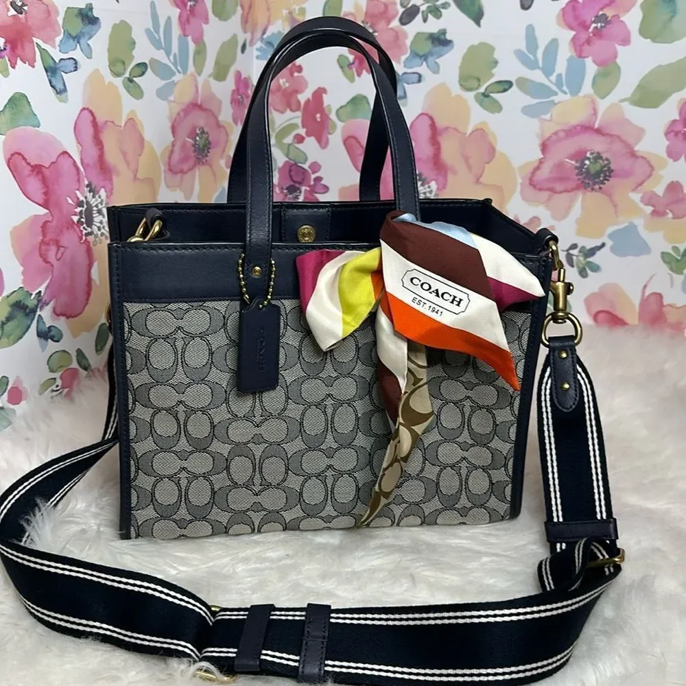 💯Authentic Coach Tote Monogram Handbag🍀